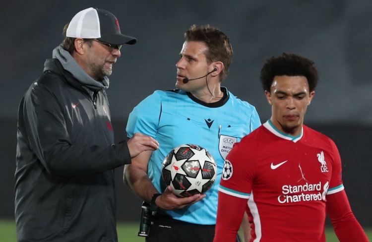 谁首发，谁落选？罗杰斯搅局，三狮世界杯十号位5人竞争上岗（首发归属与落选悬念并存：罗杰斯搅动格局，三狮世界杯10号位五人混战）