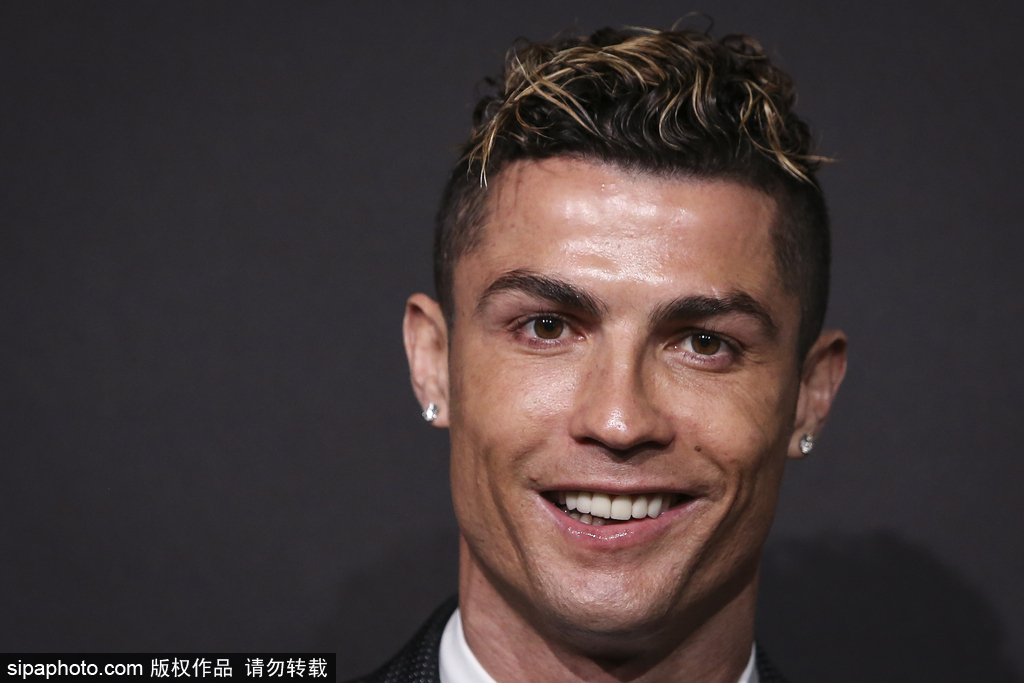 法尔克：拜仁计划明年8月初开启中国行，将进行两场友谊赛（法尔克：拜仁拟明年8月上旬赴华，进行两场热身赛）