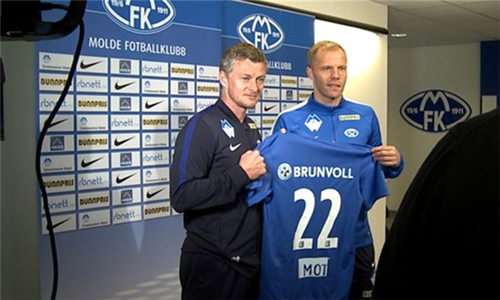 新疆一家进出口贸易公司向阿图什市捐赠足球场，价值1亿元（新疆一进出口企业向阿图什市捐建足球场，项目价值1亿元）