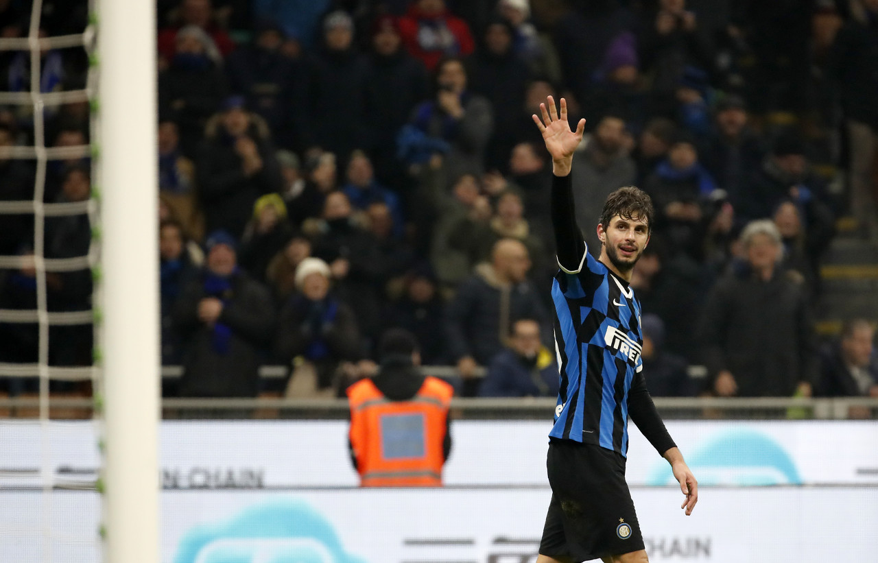 赫内斯遭拜仁球迷横幅抗议！前者近期曾呼吁废除50+1政策（呼吁废除50+1后，赫内斯遭拜仁球迷横幅抗议）