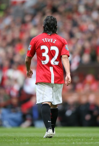 约基奇再送三双 掘金稳居前列（约基奇再拿三双，掘金继续高居前列）