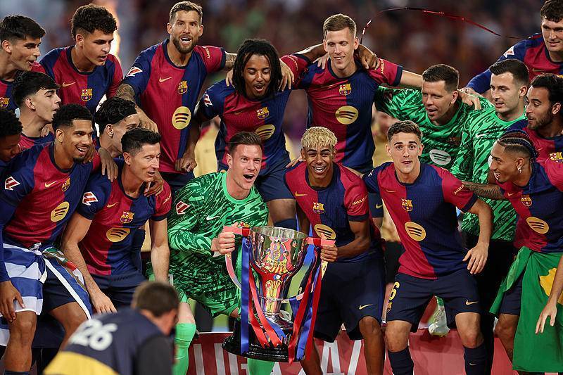 英媒：2019年欧冠决赛裸奔女郎，如今已成为一名飞行员（英媒：曾在2019欧冠决赛场裸奔的女子，如今已成飞行员）