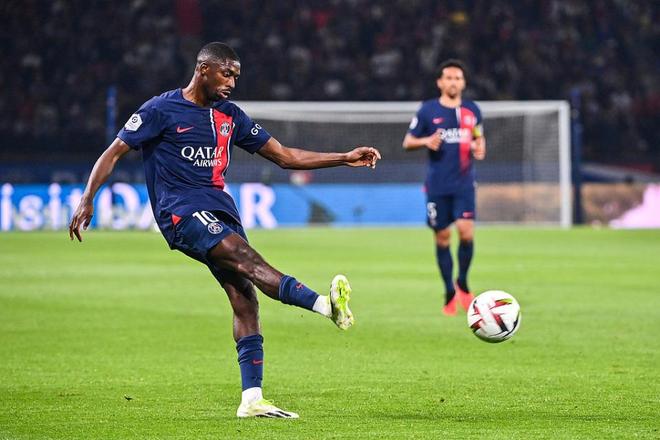 萨里：看到空荡荡的看台，我有些难过