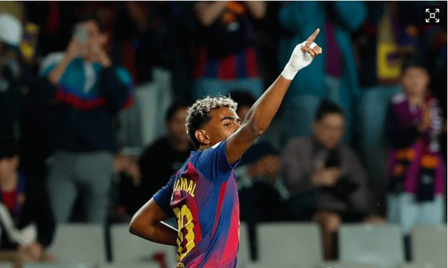 球迷举横幅感谢队长