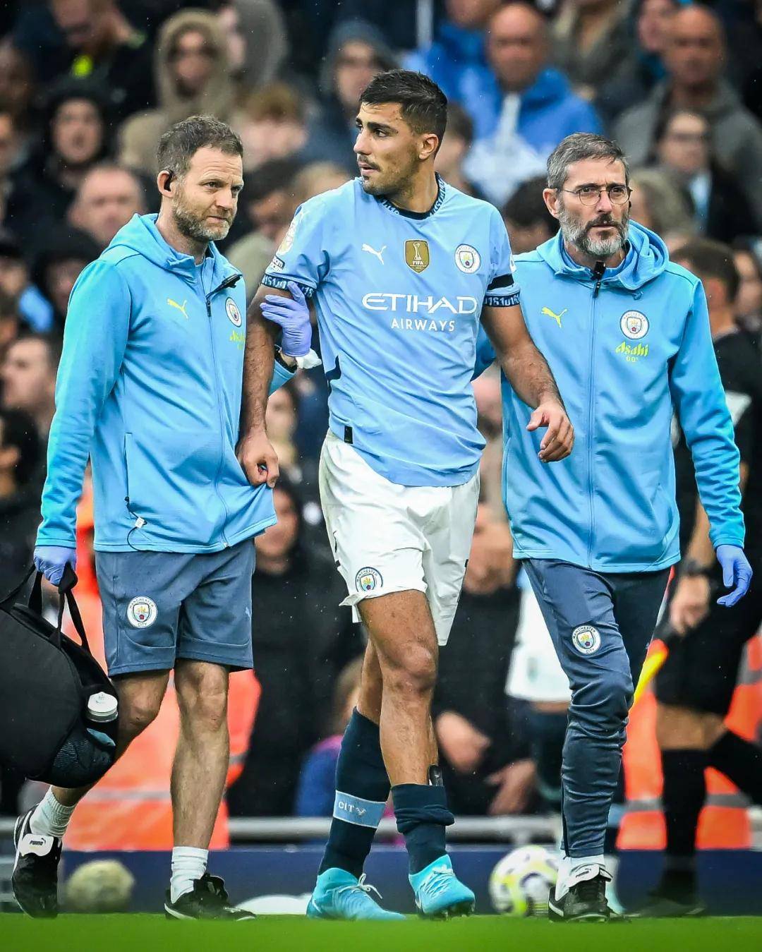 西甲裁判报告：皇马3人被罚下，卡雷拉斯、卡瓦哈尔怒斥裁判