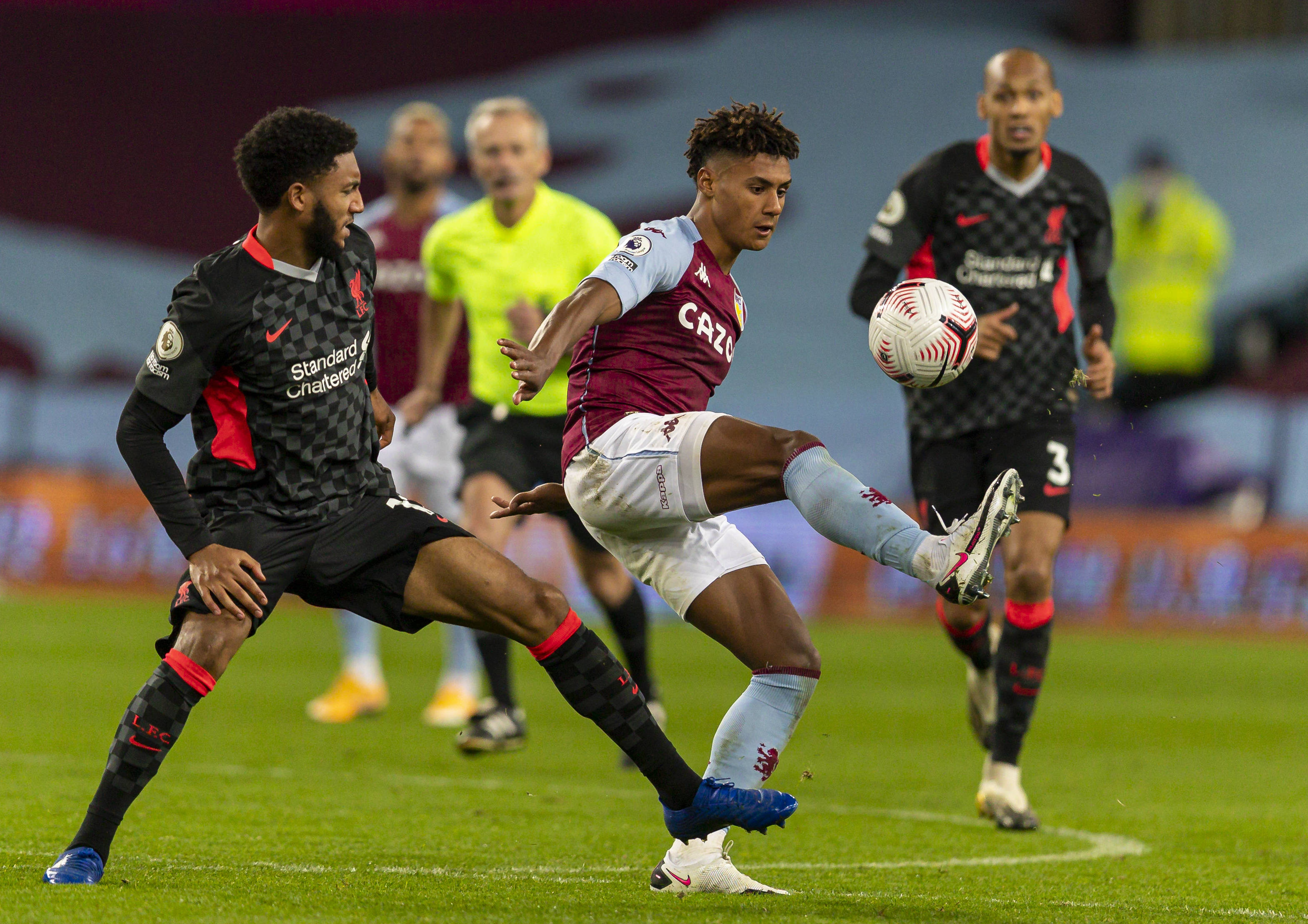 足球中超球队旅程曝光，航班延误引不满