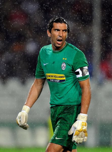 拜仁连续20场德甲进球超过2球，追平13／14赛季瓜帅的纪录（拜仁德甲连续20场至少攻入3球，追平13／14赛季瓜帅纪录）