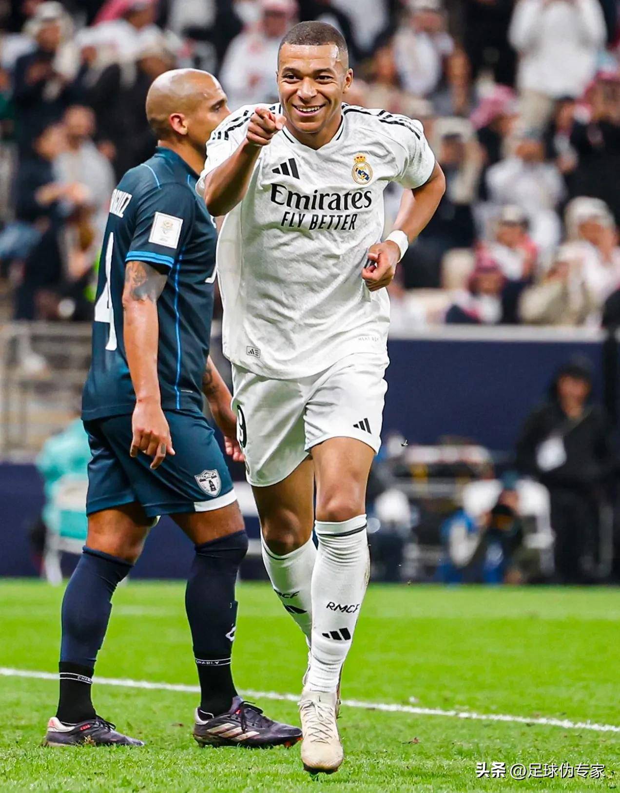 亚泰官方：寒潮来袭，长春亚泰队备战训练转至室内足球馆（亚泰公告：受寒潮影响，长春亚泰将备战训练转至室内足球馆）