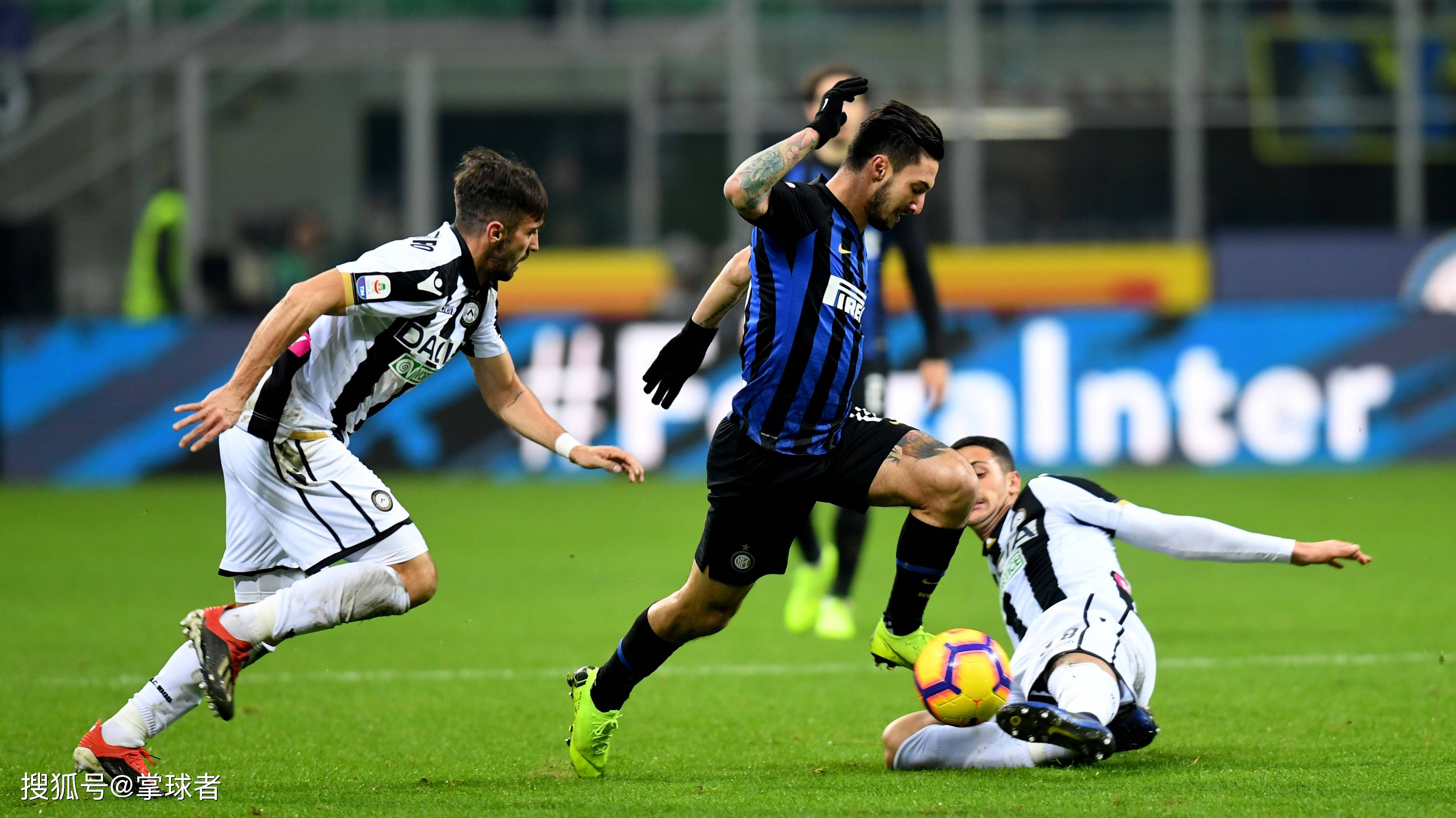 皇马本泽马关键时刻进球锁定胜利（本泽马绝杀助皇马锁定胜局）