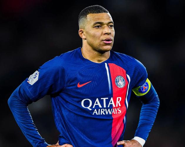 TA：范德芬的速度和力量令人难以置信；西蒙斯表现堪称完美