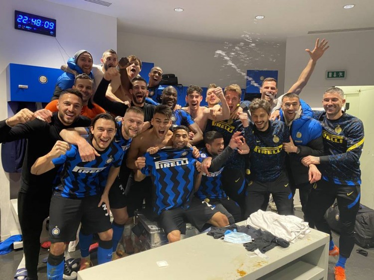 国际米兰攻守俱佳领跑意甲（国际米兰攻防兼备高居意甲榜首）