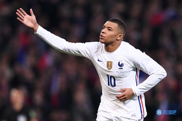 意大利杯八强已定六席！最后两战暗藏玄机：罗马怕重蹈覆辙？科莫黑马归来？（意大利杯八强锁定六席！末两战悬念迭起：罗马会重蹈覆辙？科莫黑马再现？）