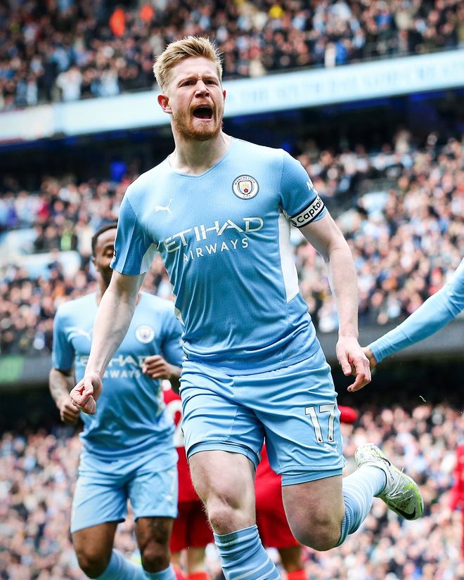 库蒂尼奥为小儿子庆祝生日，一家人身穿他效力过球队的球衣（库蒂尼奥为幼子庆生，全家身着其曾效力球队的战袍）